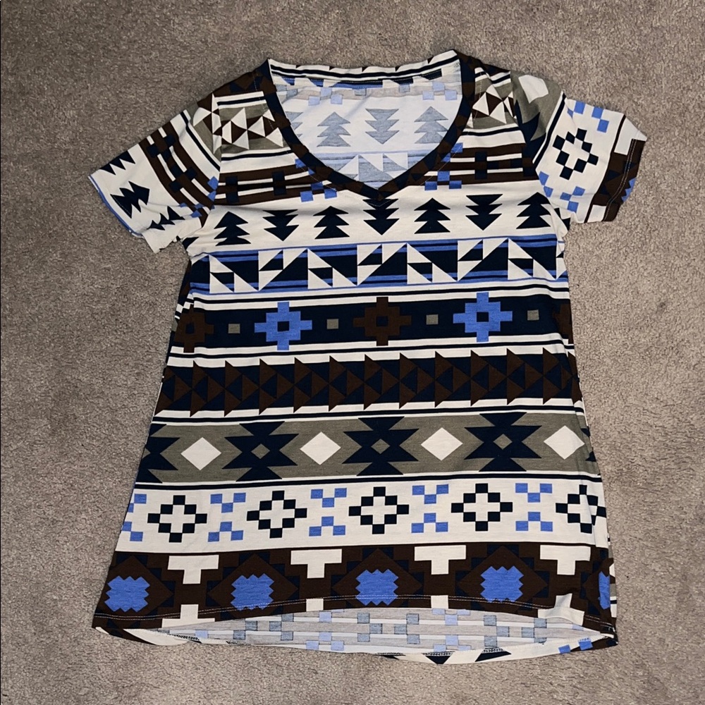 Aztec Patterned V-Neck T-shirt-size Medium, EUC